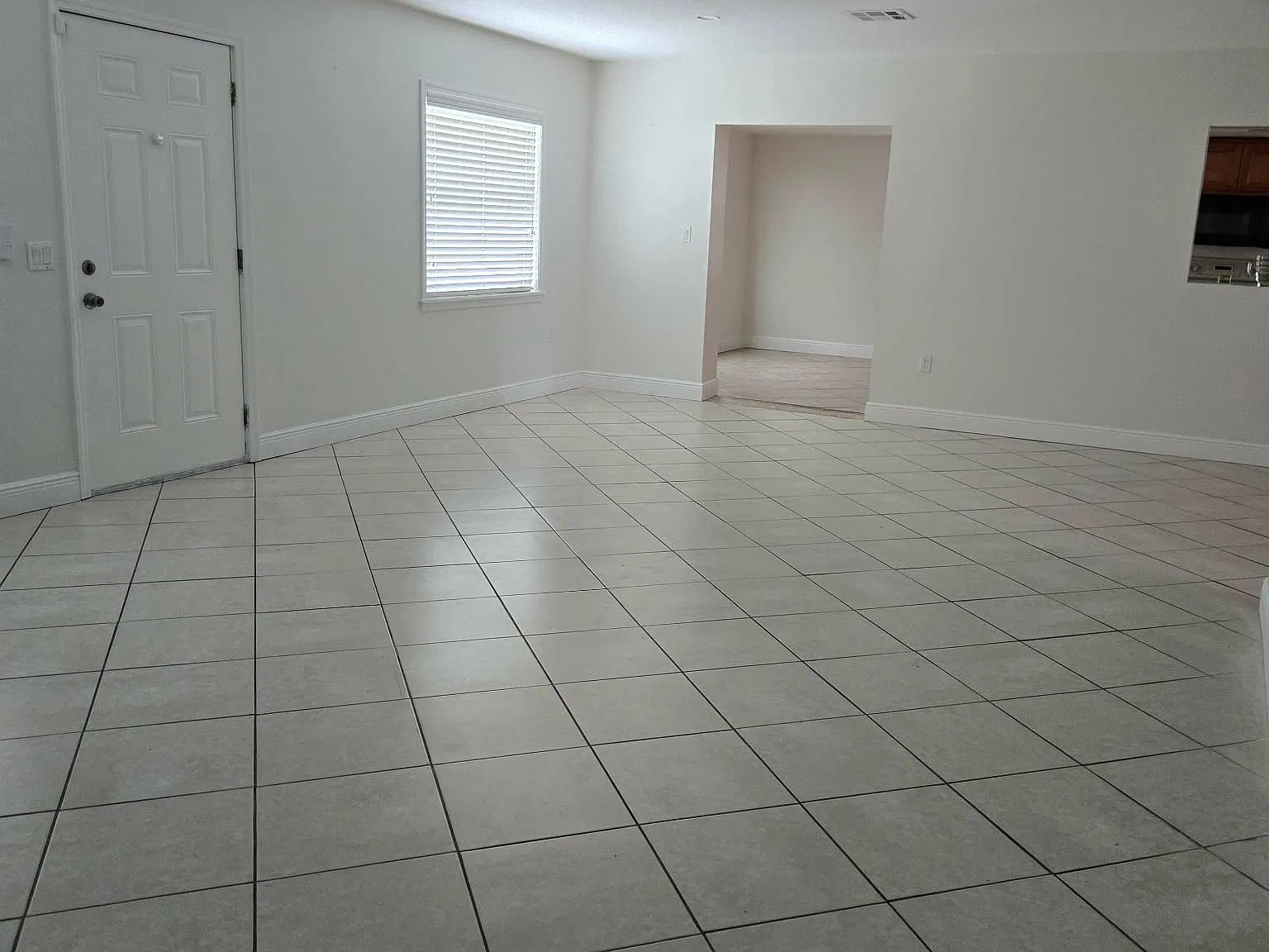 3 bed, 2226 sqft, $2,300 — Photo 2