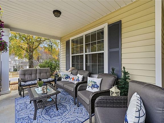 3rd image of 123 Diamond Ridge Ave