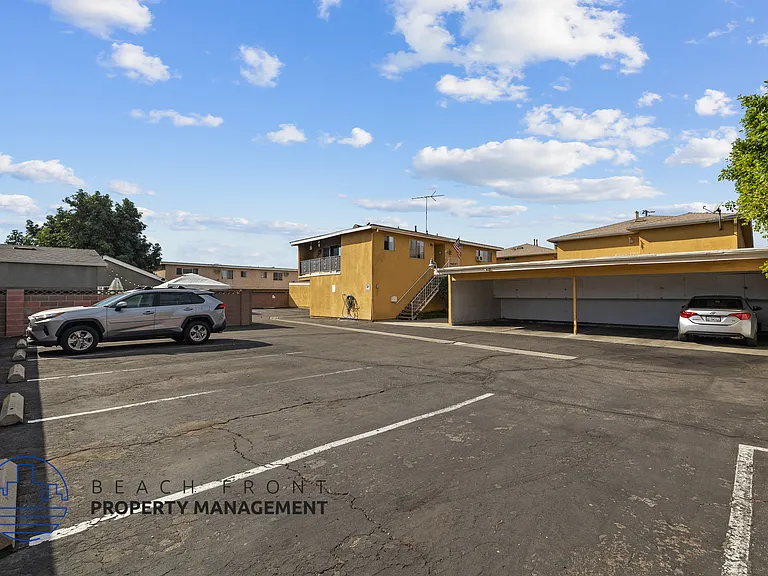 11714 Bellflower Blvd — Photo 2