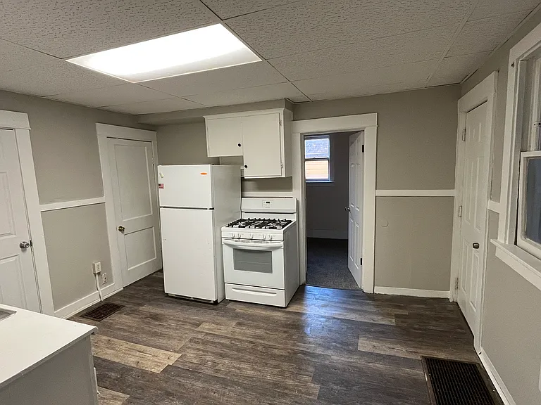 747-749 Alpine Ave NW — Photo 5
