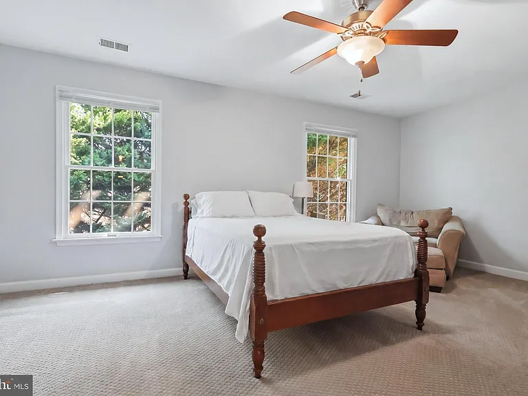 900 Hickory Cir — Photo 32