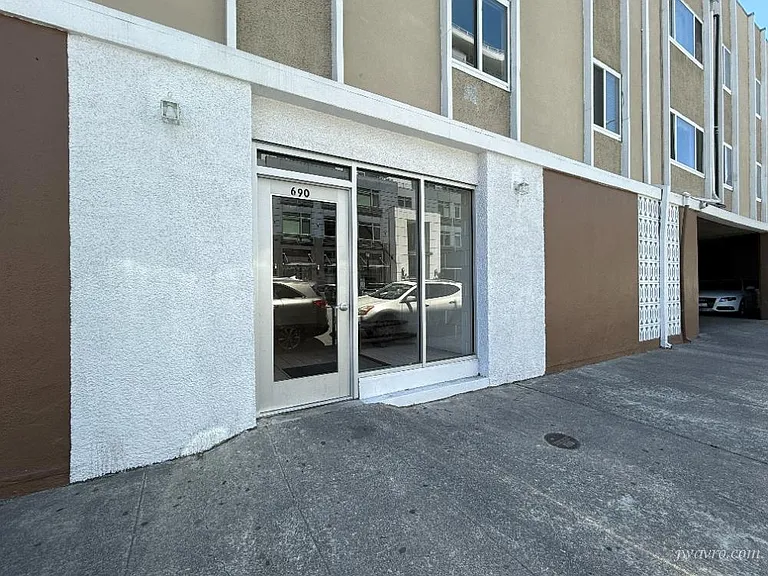 690 Bradford St #7 — Photo 2