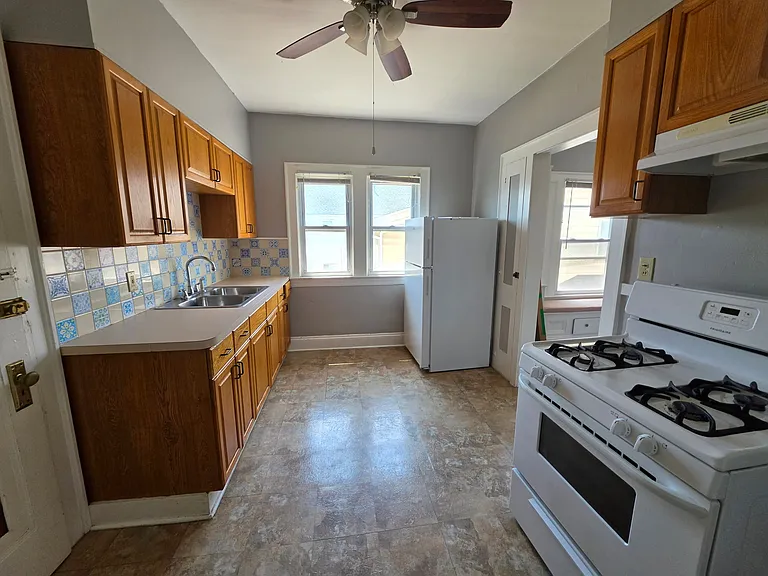 2145 Wascana Ave #UP — Photo 10