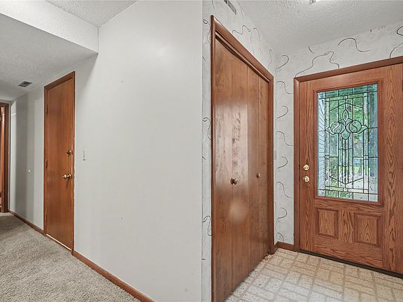 3rd image of 1721 Applewood Pl NE #D