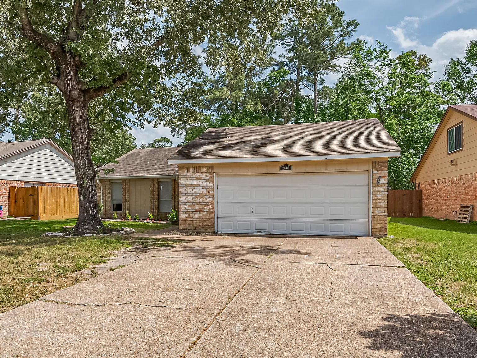 2606 Lexington Woods Dr — Photo 3