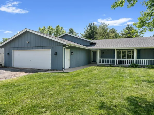 221 Liverpool Dr SE, Poplar Grove, IL 61065
