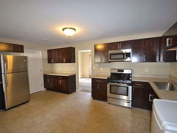 3rd image of 800 E Streamwood Blvd