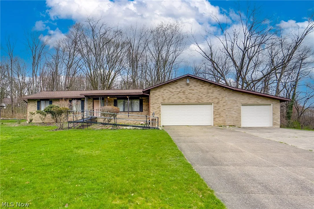 3334 E Tuscarawas Ext photo 1