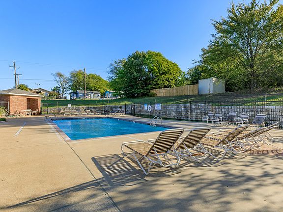 Sparkling Swimming Pool at Southwest Pines in Tyler, TX _ Luxury Amenities