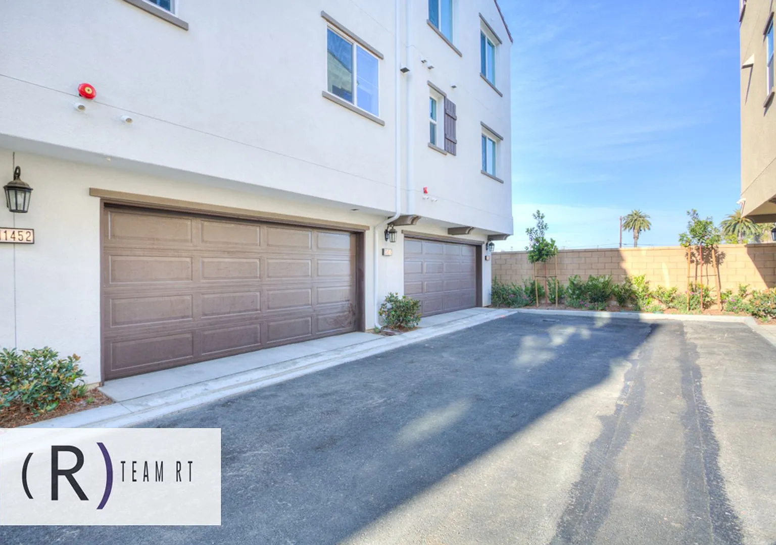 Gorgeous 3 Story 4 Bedroom 3.5 Bathroom Brand New Residence in the heart of Artesia — Photo 2