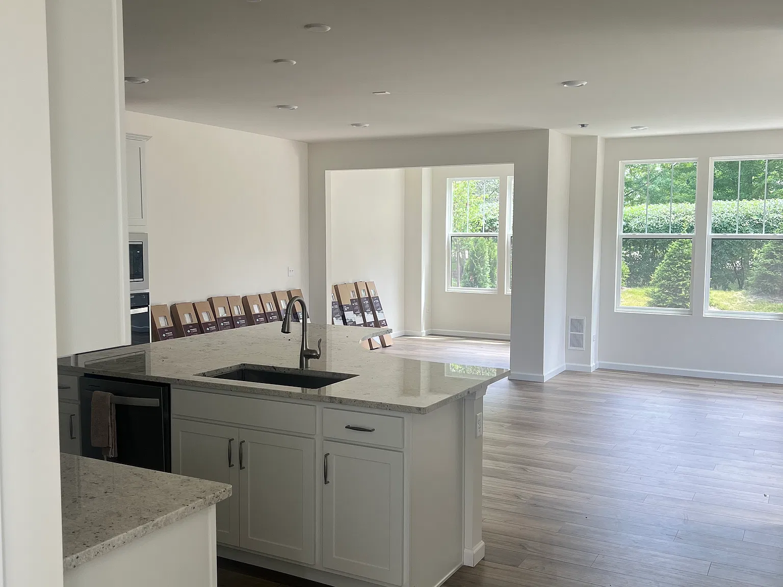 3 bed, 2.5 bath, 2097 sqft, $3,050 — Photo 2