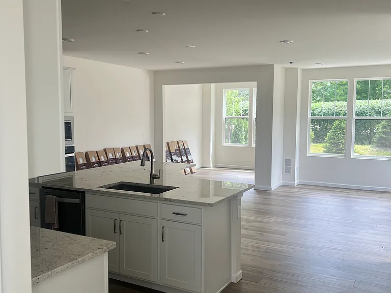 929 Preserve Ct — Photo 2