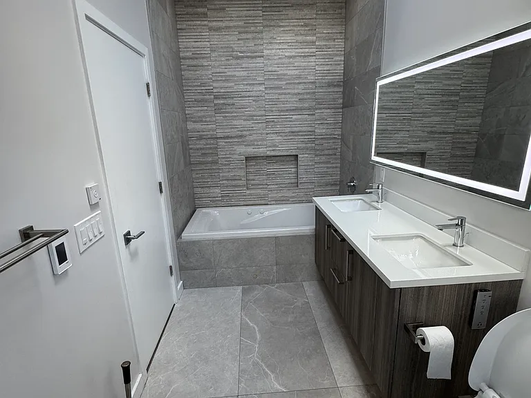 Master Bath with jetted soaking tub