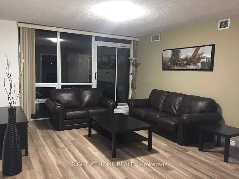 263 Wellington St W #705 — Photo 5