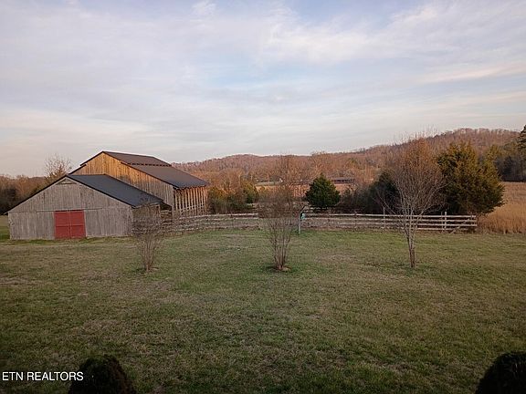 4th image of 1066 River Rd