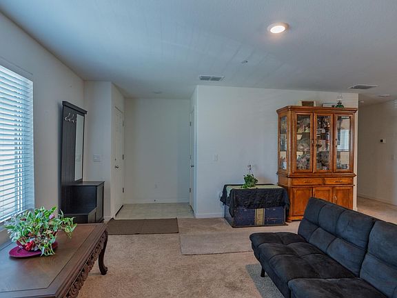 3rd image of 714 Dean Ct