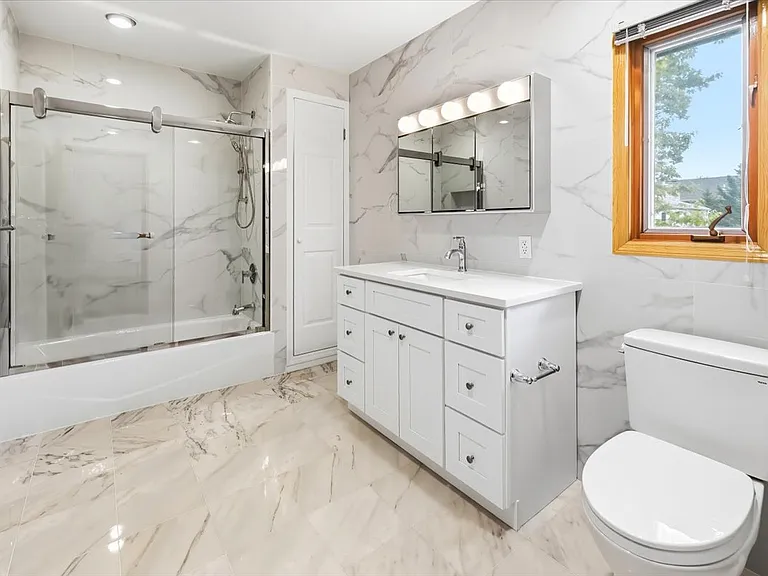535 Summit St — Photo 13