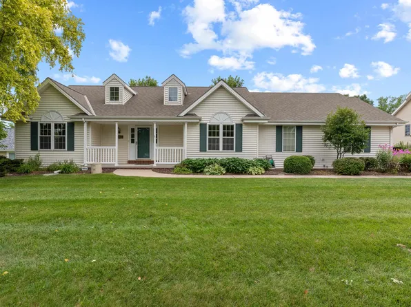 1251 Williams Dr, Mukwonago, WI 53149
