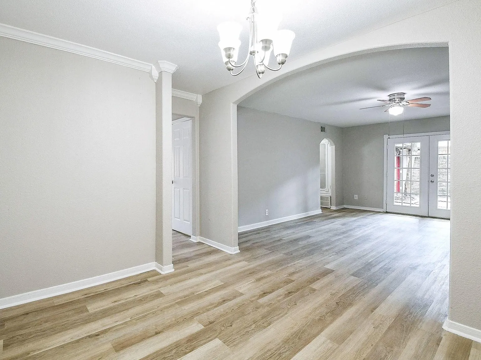 3 bed, 2.0 bath, 1320 sqft, $2,050 — Photo 4