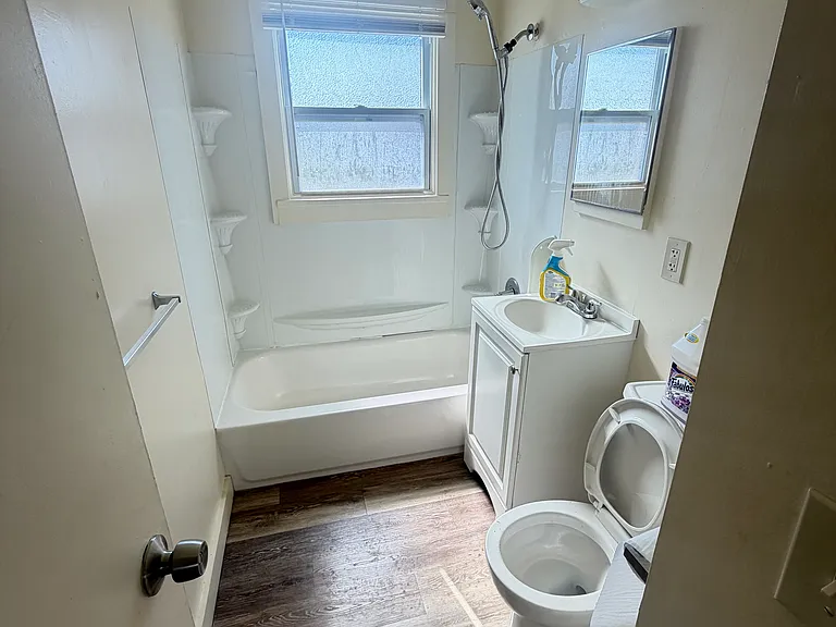 37 Windwood Ct #E — Photo 2