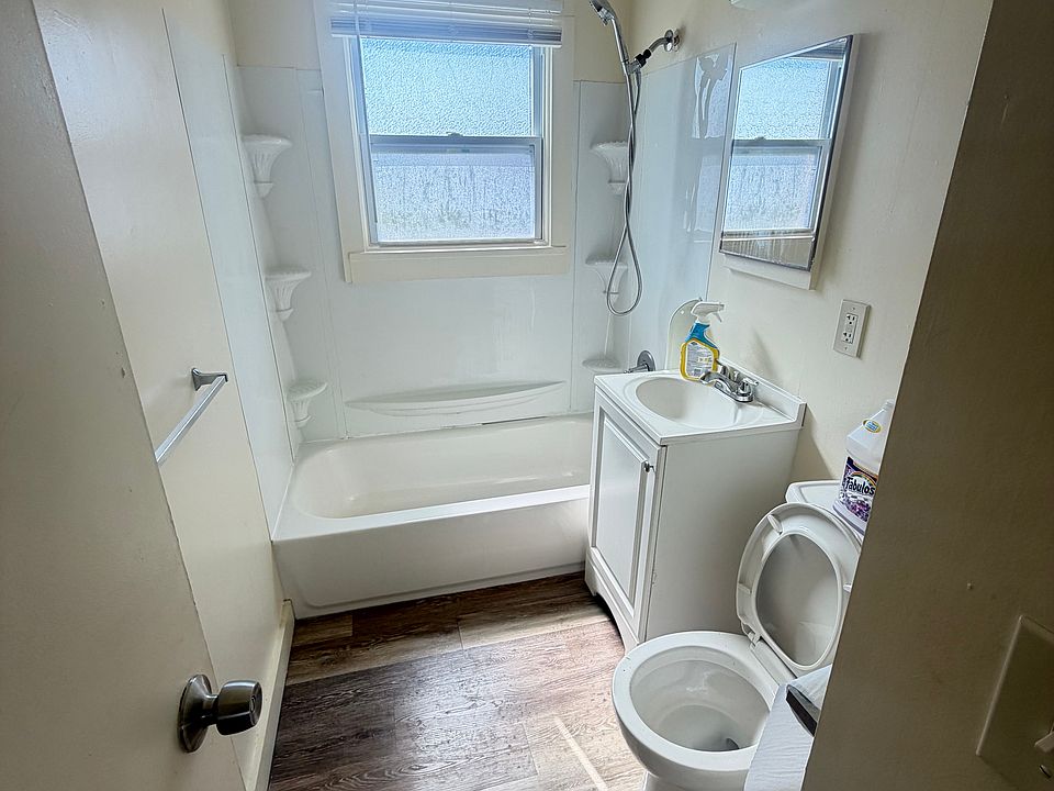 2nd image of 37 Windwood Ct #E