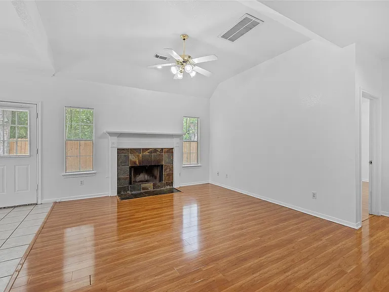 2106 Hawks Rd — Photo 5