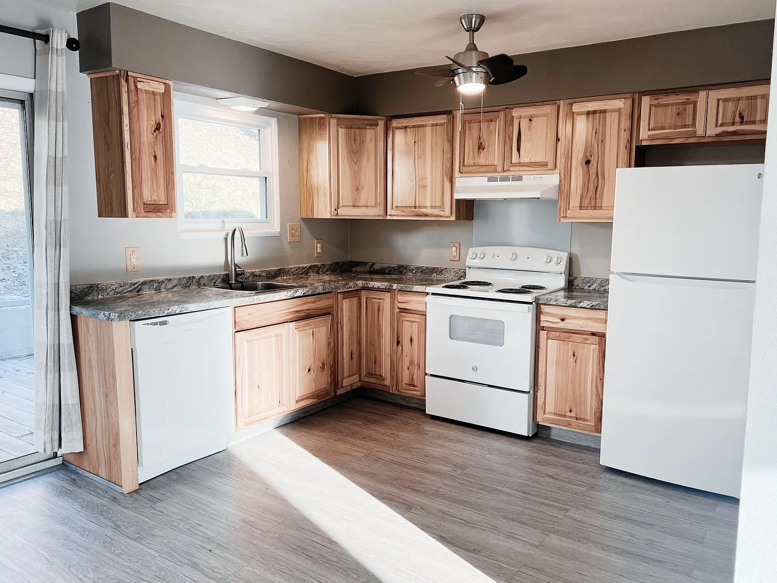 5112 Dublin Dr — Photo 2