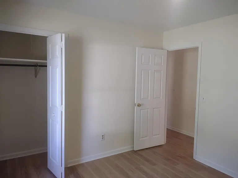 643 Folkstone Rd — Photo 15