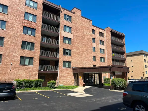 901 Center St #A409, Des Plaines, IL 60016