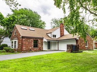 915 N Burning Bush Ln, Mount Prospect, IL