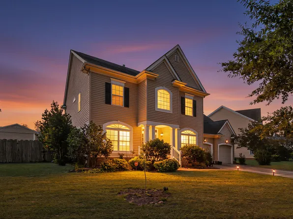 2404 Caitlan Loch Ln, Virginia Beach, VA 23456