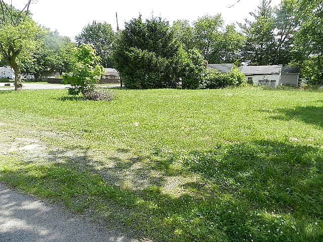 2nd image of 519 Adams St