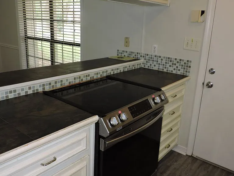 2780 Honeywood Dr — Photo 7