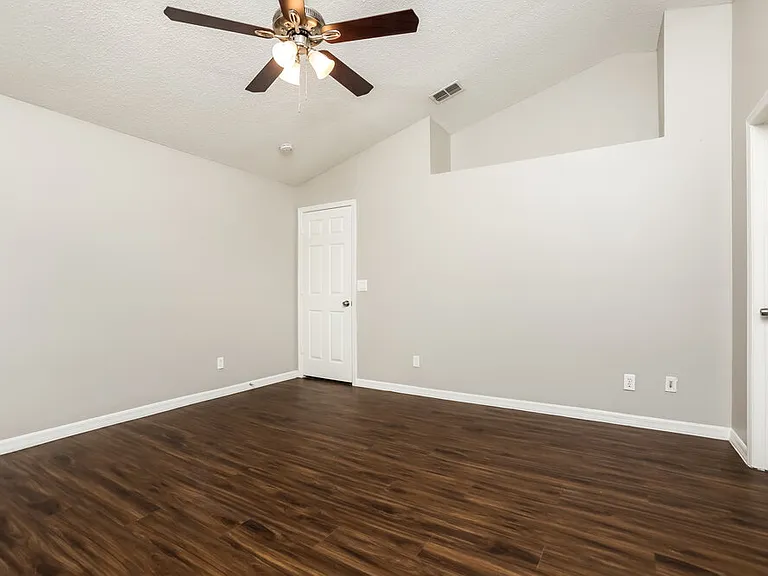 13709 Valleybrooke Ln — Photo 10