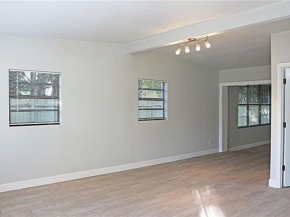 3rd image of 101 Mayfair Cir