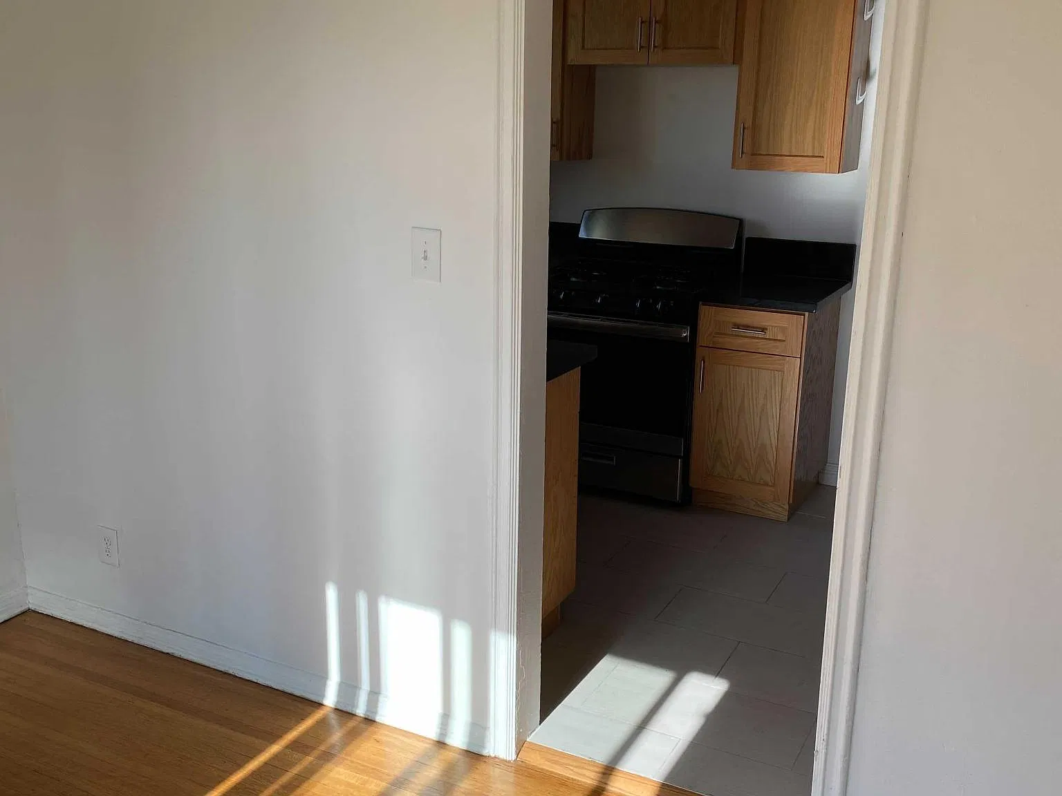 1065 S Curson Ave — Photo 4