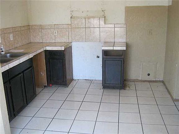 2nd image of 1863 Glen Campbell Dr