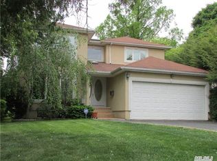 17 Garfield Pl, Roslyn Heights, NY 11577