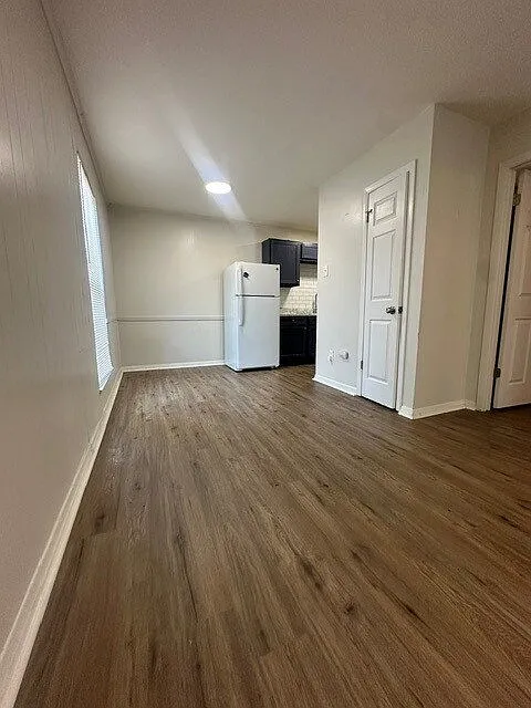Studio, 1.0 bath, $850 — Photo 2