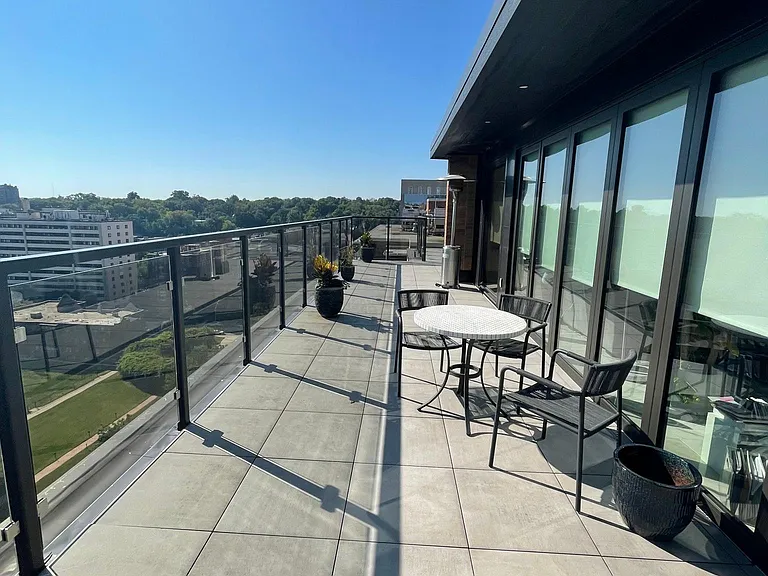 Plaza House — Photo 110