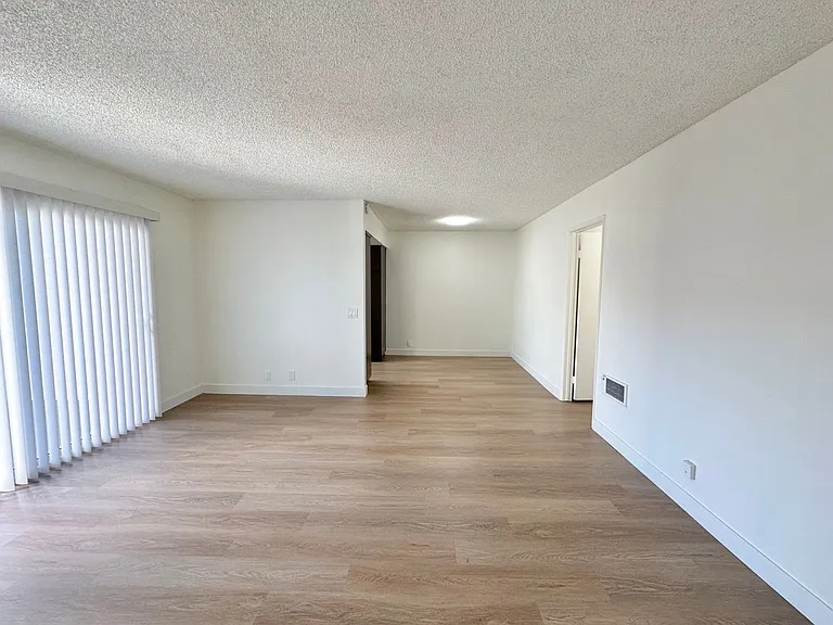 Bolsa Gardens Apartment Homes — Photo 9