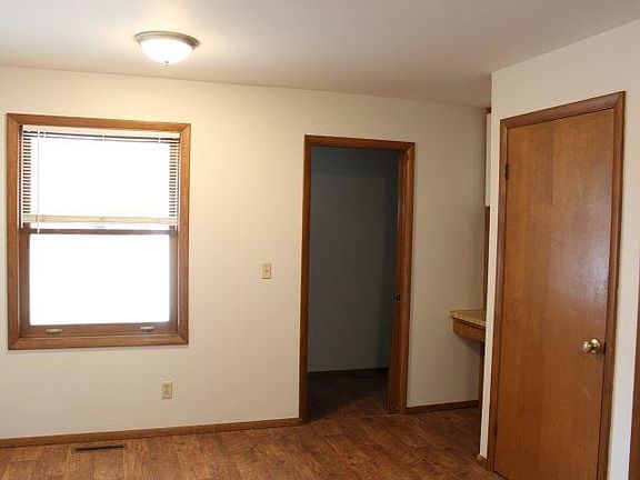 3rd image of 104 W Chapel Ln