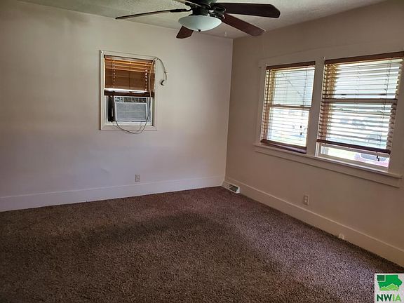 4th image of 2227 Geneva St