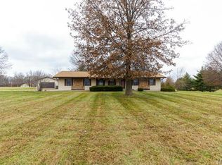 15 Sunset Ln, Winfield, MO 63389