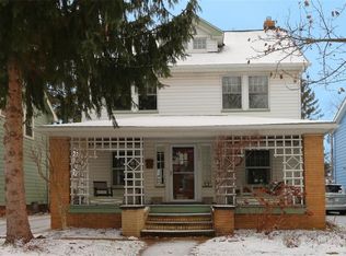 2040 Rossmoor Rd, Cleveland Heights, OH 44118