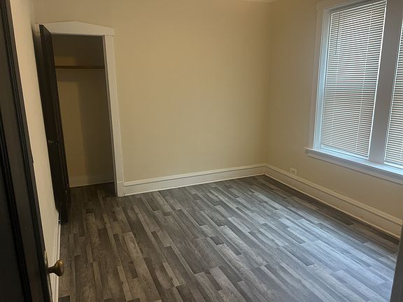 5th image of 1417 W Elmdale Ave #1