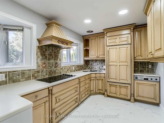 4th image of 585 Indian Rd N