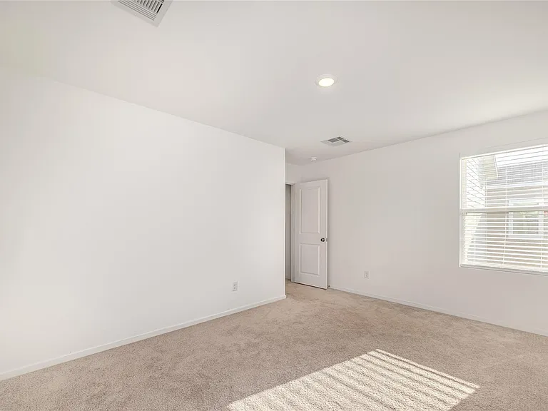 21458 Carosella Dr — Photo 32