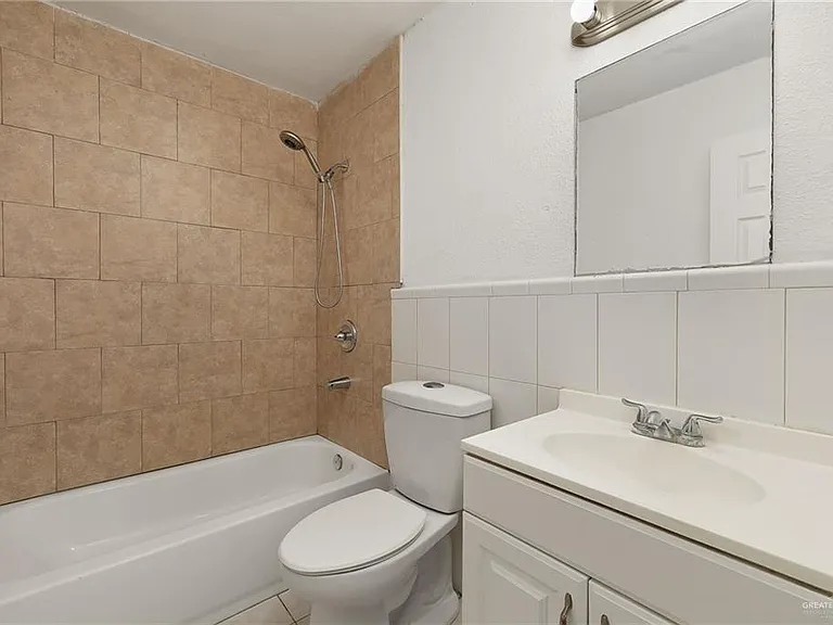 825 W 1st St #3 — Photo 8