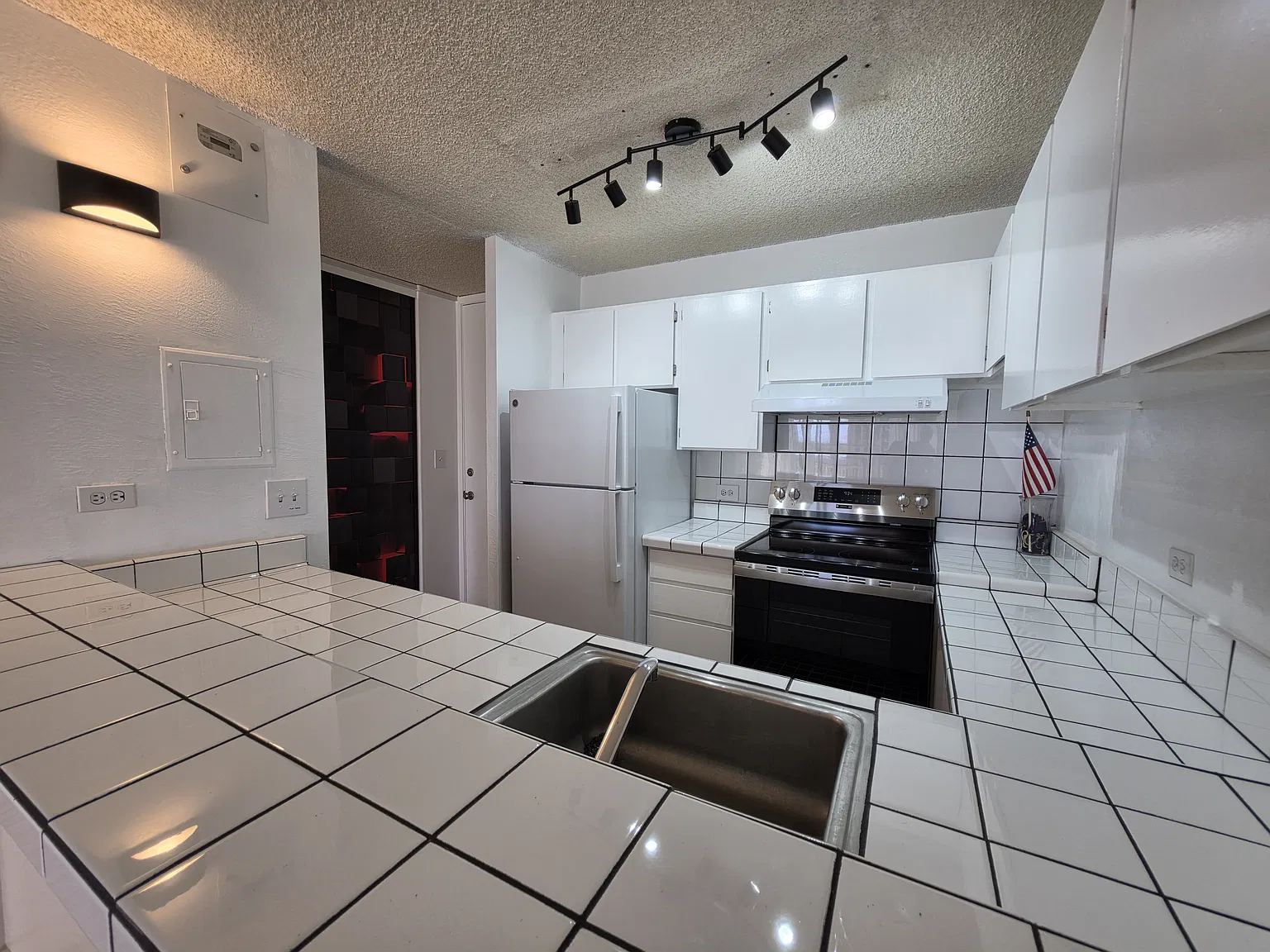 2 bed, 838 sqft, $3,500 — Photo 3